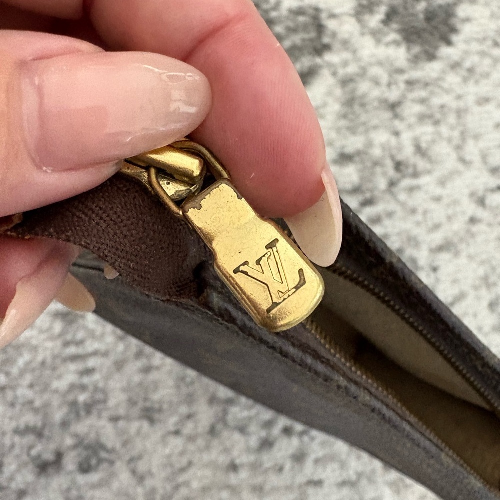 LV toiletry 15 - Picture 3 of 9